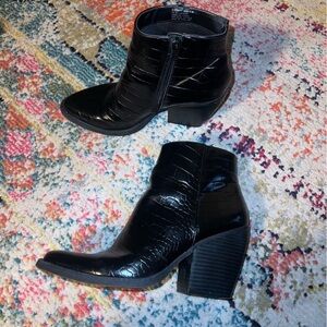 MADDEN GIRL Klicck Black Patent Leather Croc Ankle Boots Booties Sz 8.5